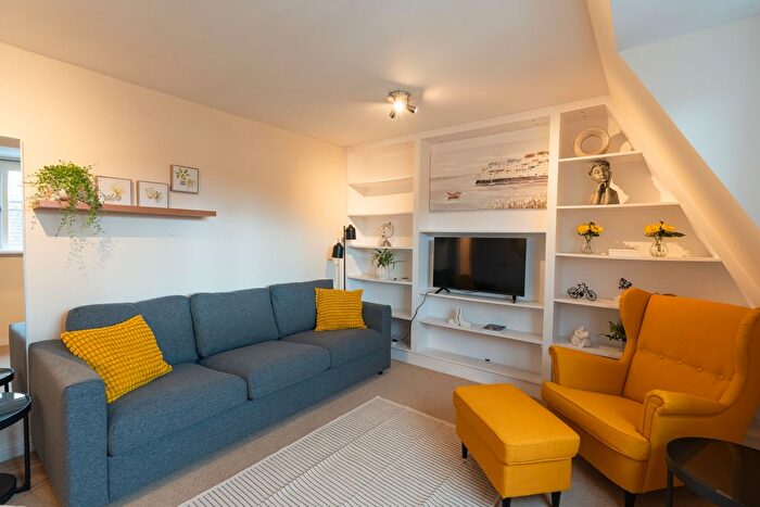 2 Bedroom Flat To Rent In Castle Mews, St Thomas Street, Oxford, OX1