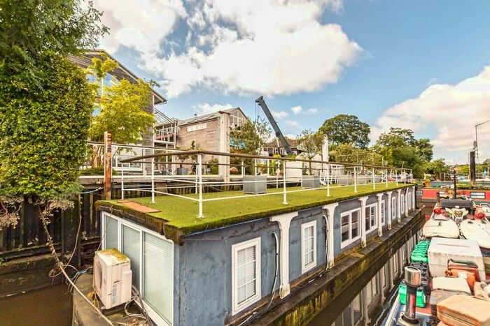1 Bedroom Houseboat To Rent In Eel Pie Island, Twickenham, TW1