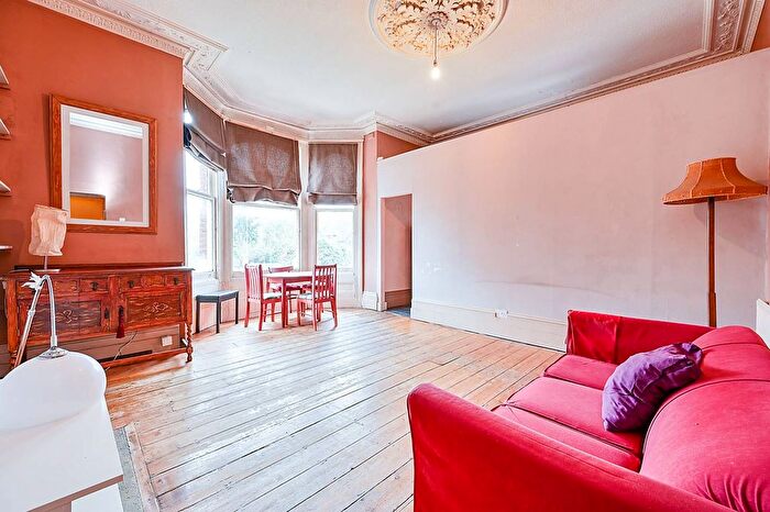 2 Bedroom Flat For Sale In Mattock Lane, Ealing Broadway, Ealing, W5