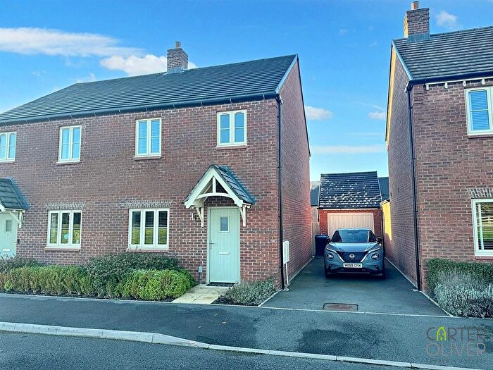 3 Bedroom Semi-Detached House For Sale In Valley Close, Lutterworth, LE17