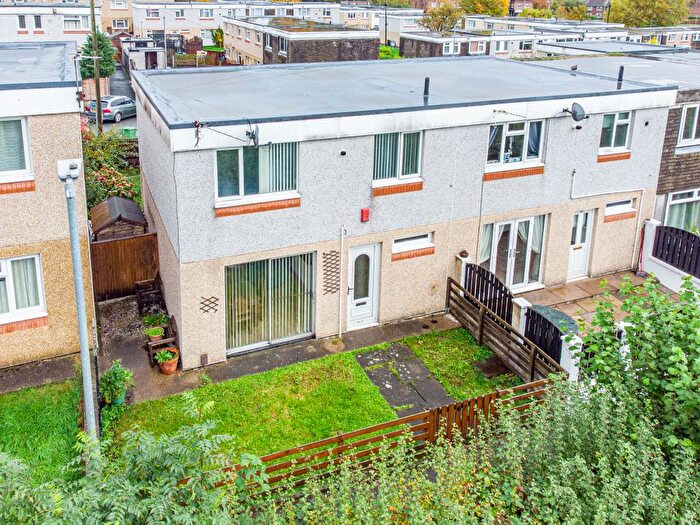3 Bedroom End Terrace House For Sale In Woodbridge Lawn, Leeds, LS6