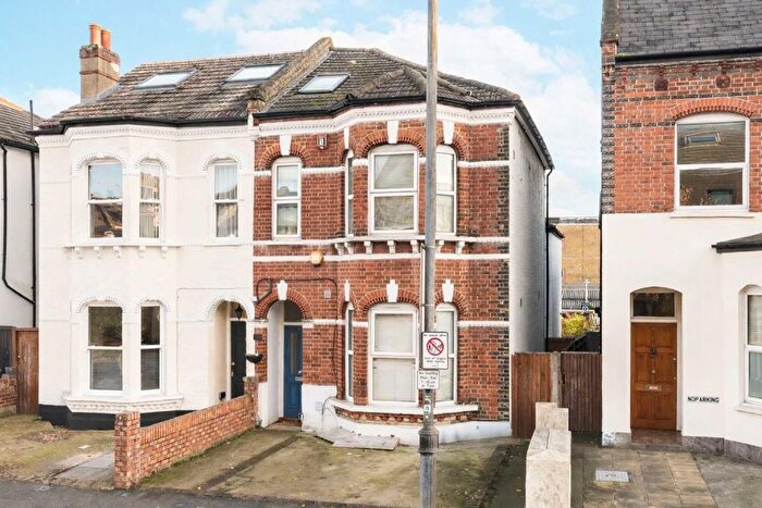 3 Bedroom Flat To Rent In Alexandra Road, Wimbledon, SW19