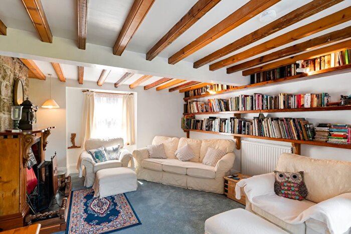 3 Bedroom Terraced House To Rent In West Street, Penryn, TR10