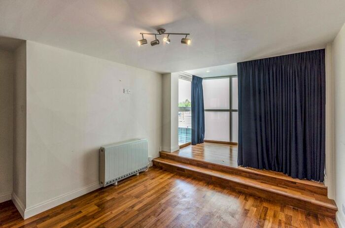 1 Bedroom Flat To Rent In Aldersgate Street, Clerkenwell, London, EC1A