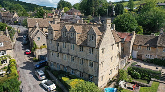 2 Bedroom Flat For Sale In Church Lane, Box, SN13