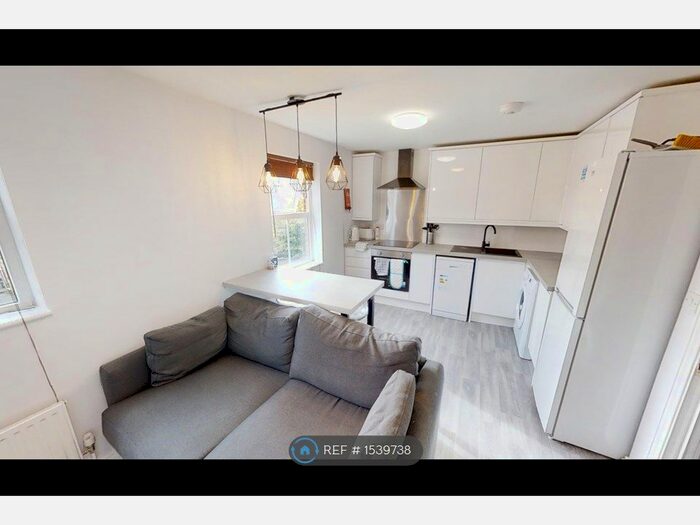 4 Bedroom Maisonette To Rent In Wright Way, Stapleton, Bristol, BS16