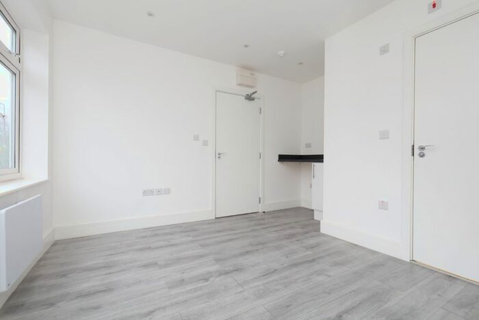 Studio To Rent In Cranleigh Road, Feltham, TW13