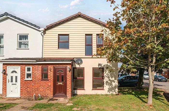 3 Bedroom Semi-Detached House For Sale In Meadowlands, Lymington, SO41