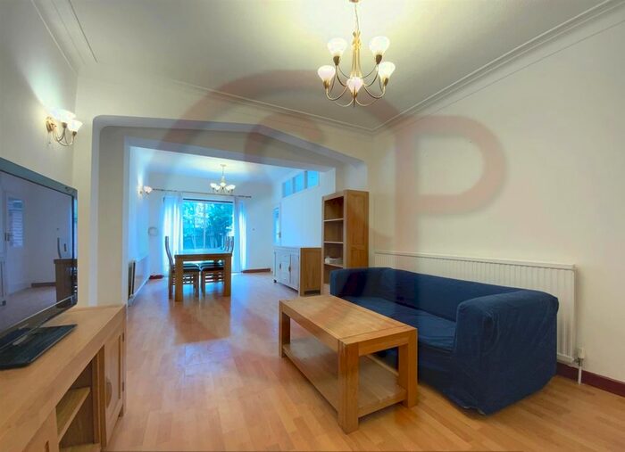 4 Bedroom Semi-Detached House To Rent In Brunswick Road, Ealing, W5