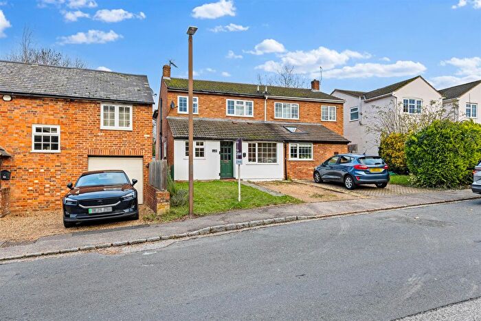 4 Bedroom Semi Detached House For Sale In London Road, Loughton, Milton Keynes, MK5