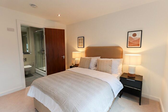 2 Bedroom Flat To Rent In Thames Quarter, Reading, RG1