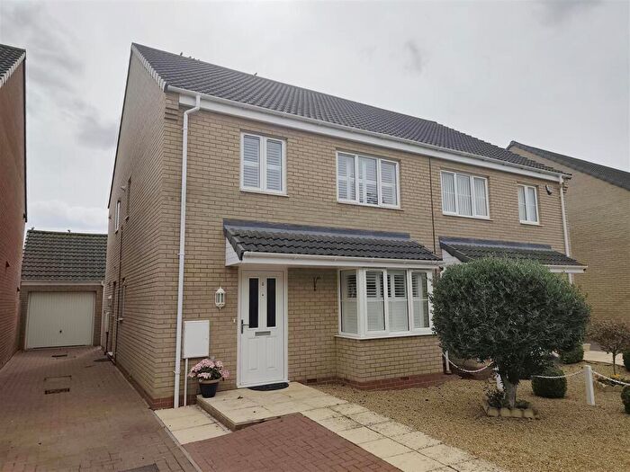 3 Bedroom Semi-Detached House For Sale In Clydesdale Gardens, Newborough, Peterborough, PE6