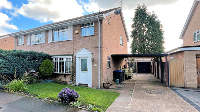 3 Bedroom Semi-Detached House For Sale In Knaphill, Woking, GU21