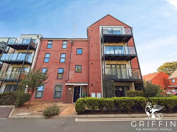2 Bedroom Flat To Rent In Malthouse Drive, Grays, RM17