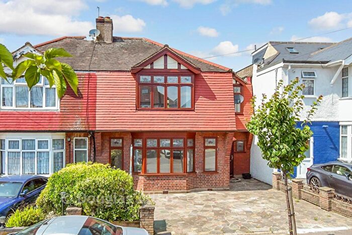 4 Bedroom Semi-Detached House For Sale In Lakeside Avenue, Ilford, Essex, IG4