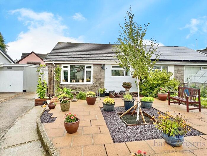 2 Bedroom Semi-Detached Bungalow For Sale In Willhayes Park, Axminster, EX13