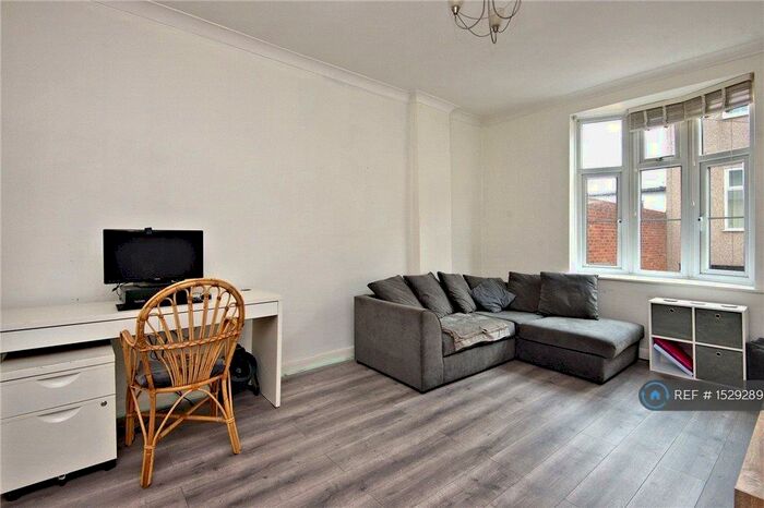1 Bedroom Flat To Rent In Victoria Court, Southend-On-Sea, SS2