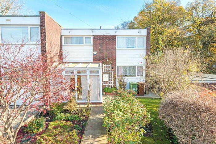 3 Bedroom End Of Terrace House For Sale In Nursery Close, Leeds, LS17