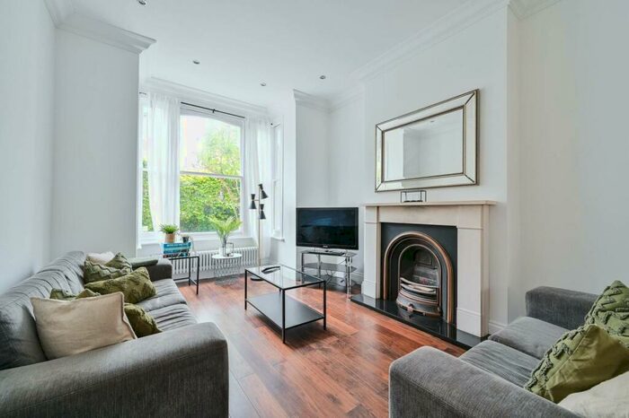 4 Bedroom House To Rent In Romilly Road, Islington, London, N4