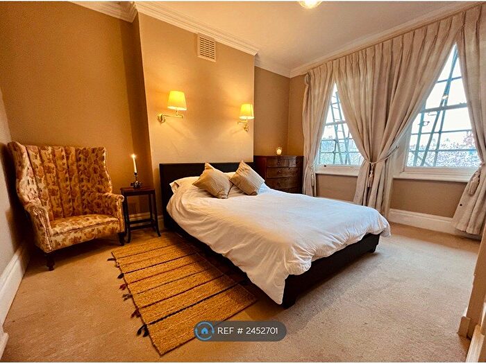 3 Bedroom Flat To Rent In Castelnau Mansions, London, SW13