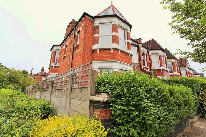 1 Bedroom Flat To Rent In Northcott Avenue, Bounds Green, N22