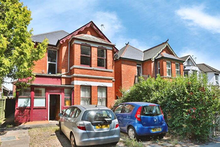 2 Bedroom Flat For Sale In Parkwood Road, Bournemouth, BH5