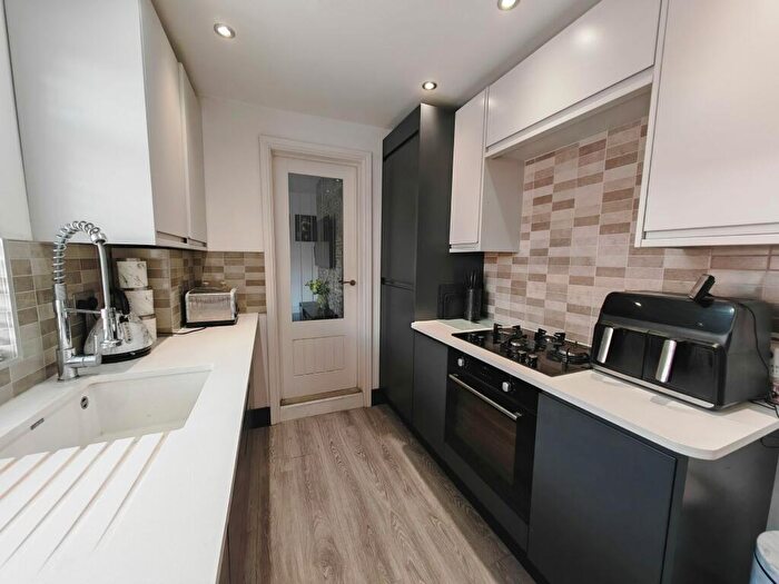 3 Bedroom Flat For Sale In Northbourne Road, Jarrow, NE32
