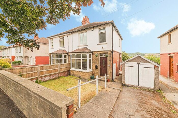 3 Bedroom Semi-Detached House For Sale In Fleminghouse Lane, Huddersfield, HD5