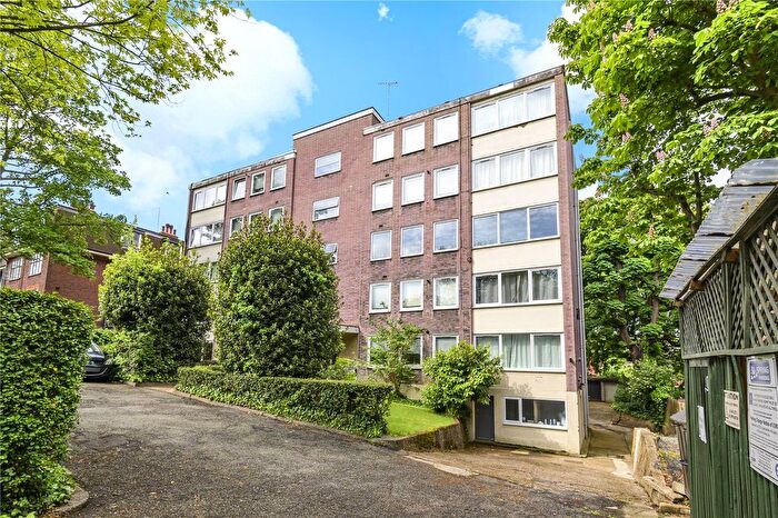 2 Bedroom Flat To Rent In Carisbrook, Colney Hatch Lane, London, London, N10