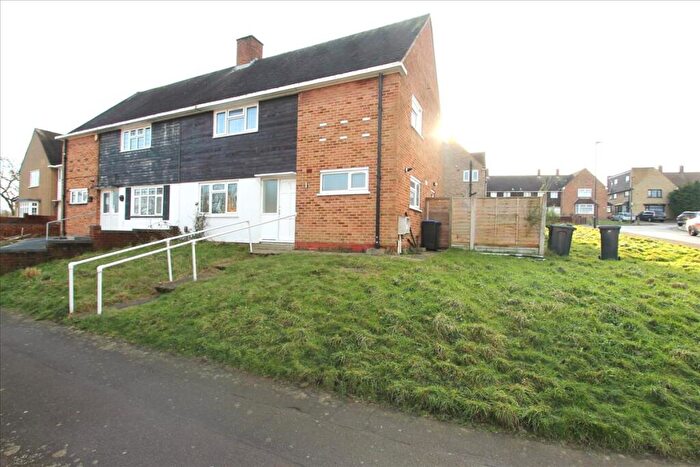4 Bedroom House To Rent In Roundhill Drive, London, EN2