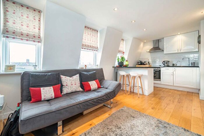 1 Bedroom Flat To Rent In Lower Mortlake Road, Richmond, TW9