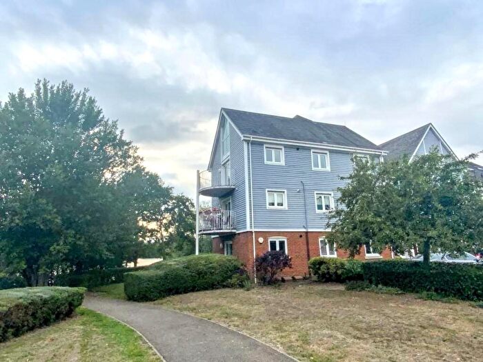 2 Bedroom Flat To Rent In The Lakes, Larkfield, ME20