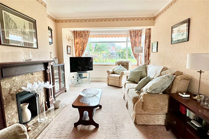 3 Bedroom Semi-Detached House For Sale In , Warwick Avenue, Beeston, NG9
