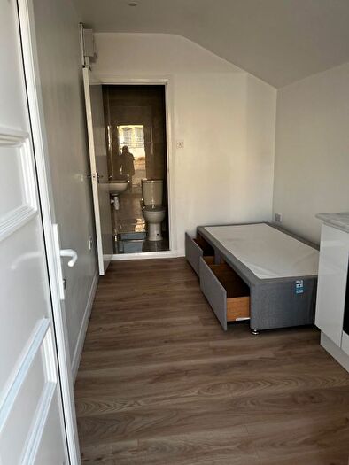 Studio To Rent In Whalebone Lane North, Romford, RM6