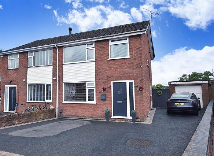 3 Bedroom Semi-Detached House For Sale In Denbigh Close, Wrexham, LL12