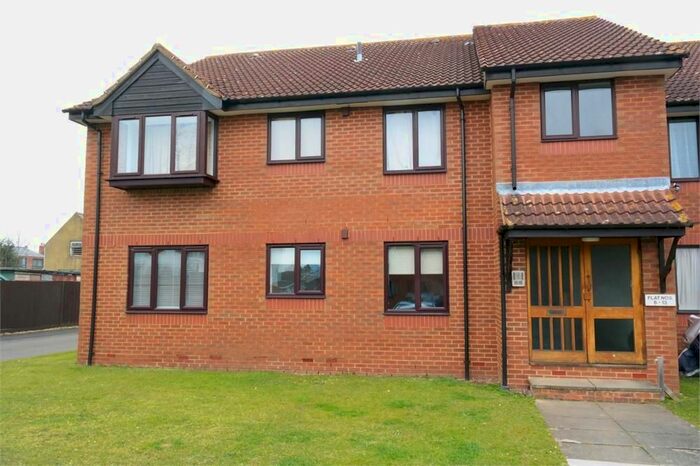 1 Bedroom Flat To Rent In Broadlake Close, London Colney, St. Albans, AL2
