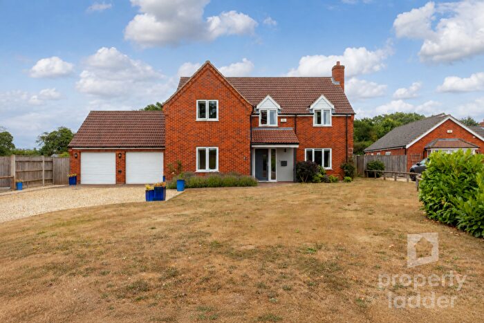 4 Bedroom Detached House For Sale In Chequers Meadow, Hainford, NR10