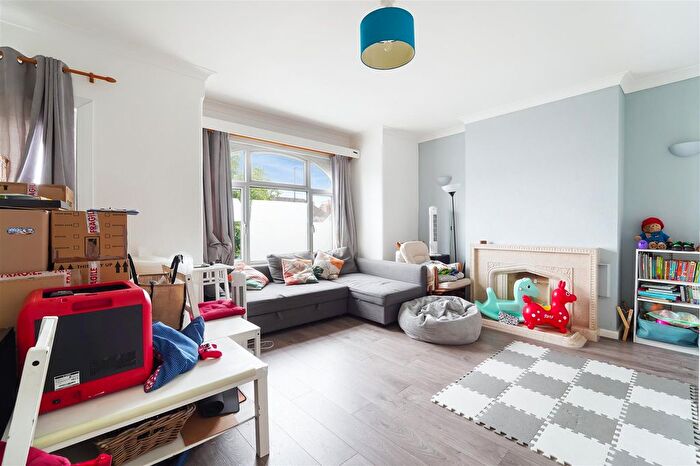 2 Bedroom Flat To Rent In Kingston Road, Wimbledon Chase, SW20