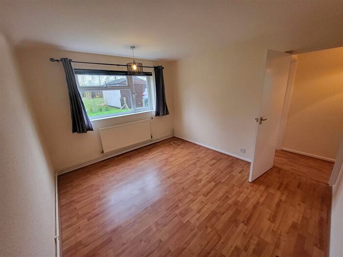 2 Bedroom Flat To Rent In Knights Avenue, Clapham, Bedford, MK41
