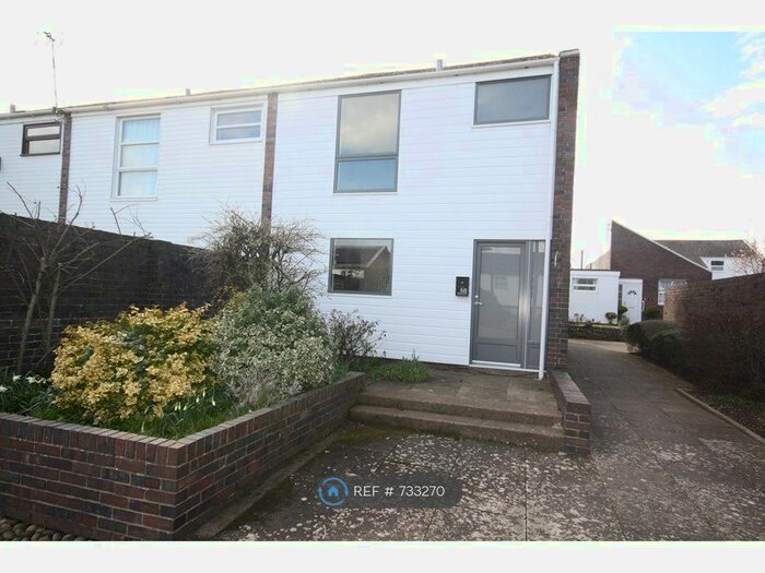 3 Bedroom End Of Terrace House To Rent In Fields Court, Warwick, CV34