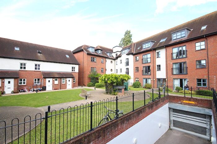 2 Bedroom Flat To Rent In Dunkerley Court, Birds Hill, Letchworth Garden City, SG6