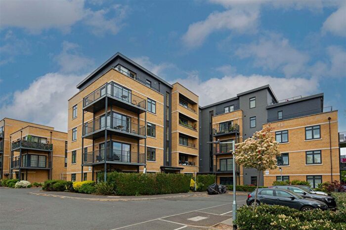 2 Bedroom Flat For Sale In Fairbanks House, Samuelson Place, Isleworth, TW7