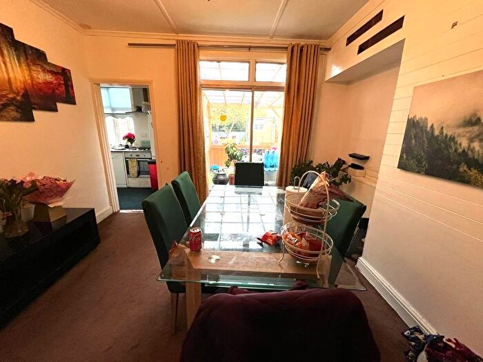 3 Bedroom Semi-Detached House To Rent In Berkeley Avenue, Ilford, IG5