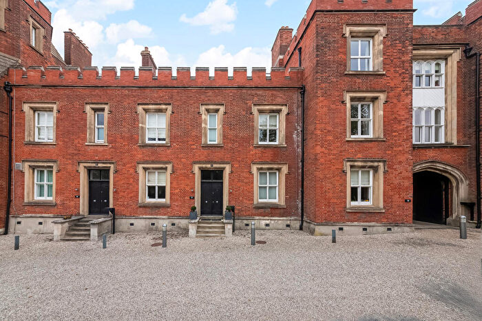 3 Bedroom Apartment For Sale In Langhorne Street, London, SE18