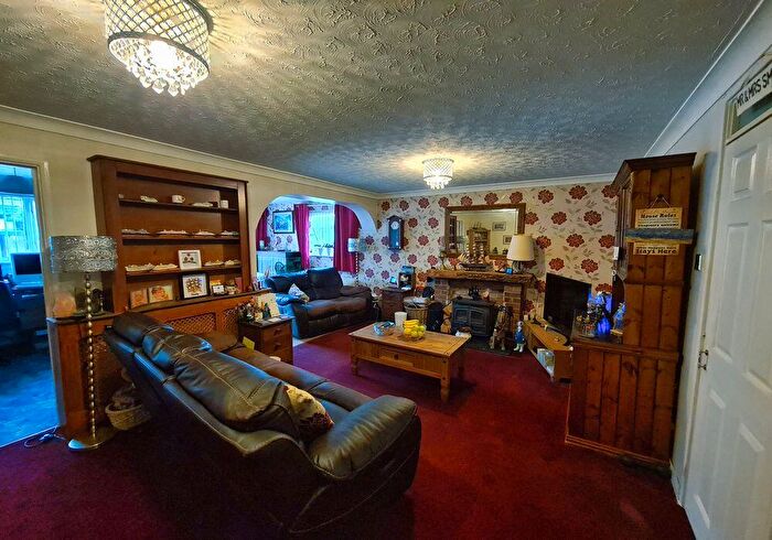 3 Bedroom End Of Terrace House For Sale In St Martins Close, Lordshill, SO16