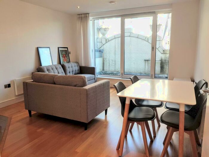 2 Bedroom Flat To Rent In Bedford Street, Leeds, West Yorkshire, Uk, LS1