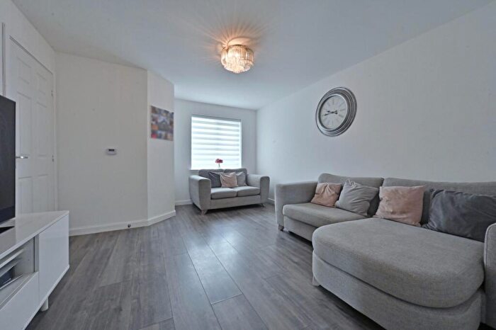 3 Bedroom End Of Terrace House For Sale In Craigmuir Drive, Bishopton, PA7