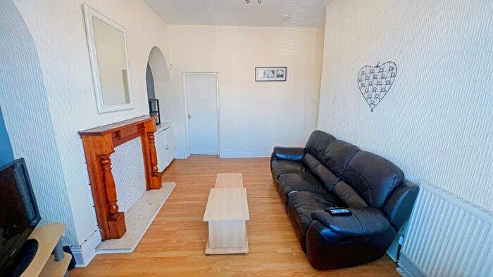 4 Bedroom Flat To Rent In Simonside Terrace, Heaton, Newcastle Upon Tyne, NE6