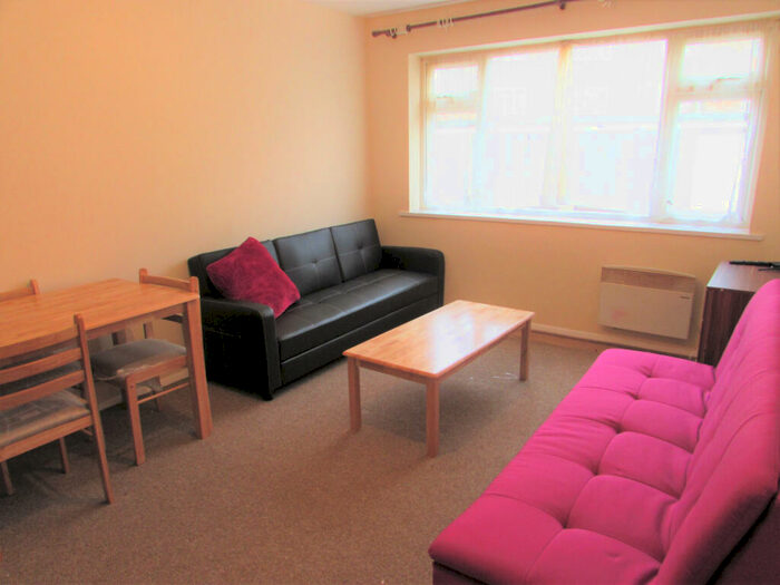 2 Bedroom Flat To Rent In Locket Road, Harrow Wealdstone, Middlesex, HA3