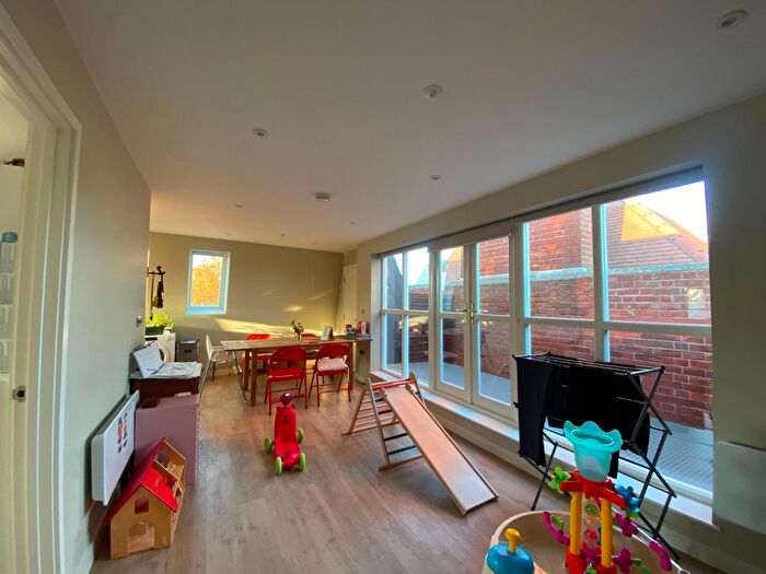 3 Bedroom Flat To Rent In Fortis Green, London, N2